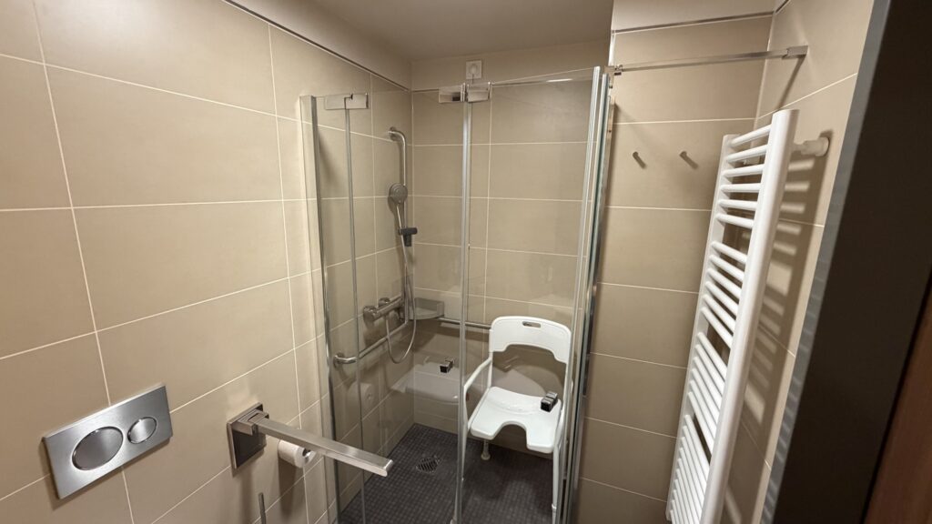 Charité Komfortstation M120 - Einzelzimmer Badezimmer
